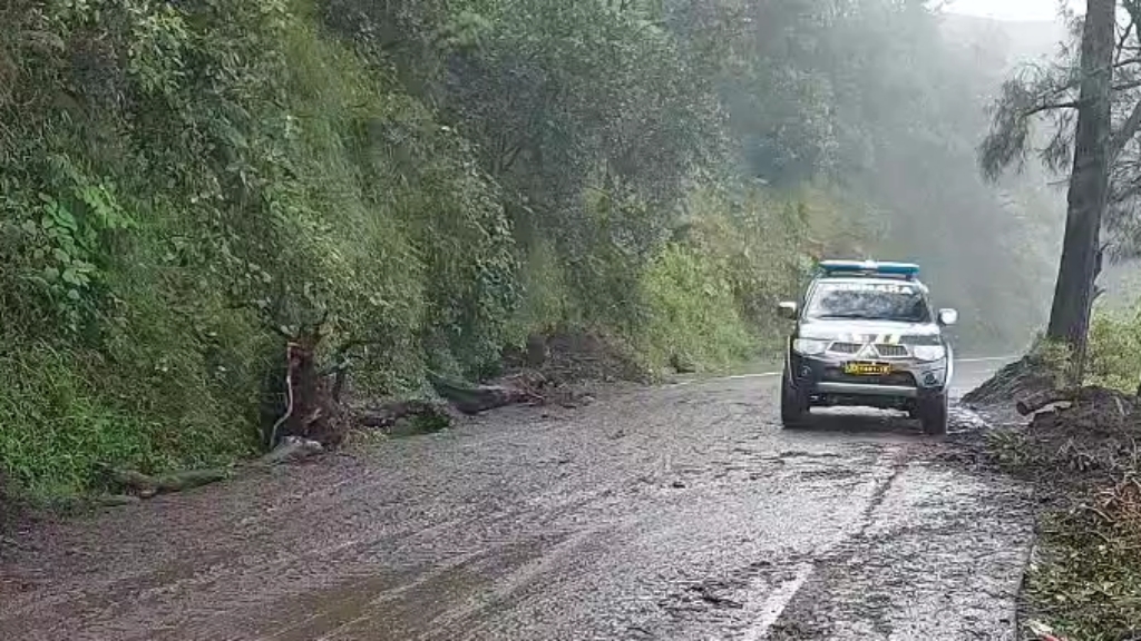 Material Longsor di Bromo Dibersihkan, Akses Wisata Kembali Normal