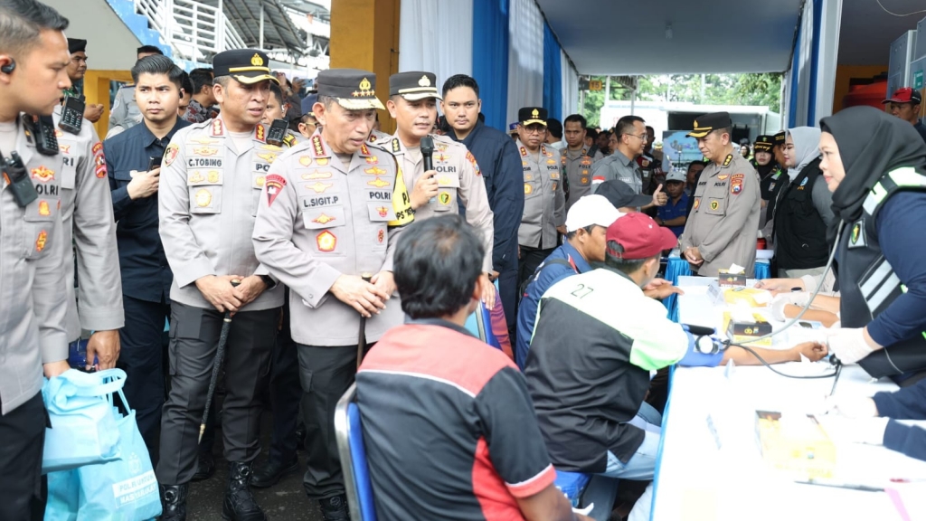 Kapolri Sidak Pelayanan Arus Mudik di Terminal Purabaya Sidoarjo