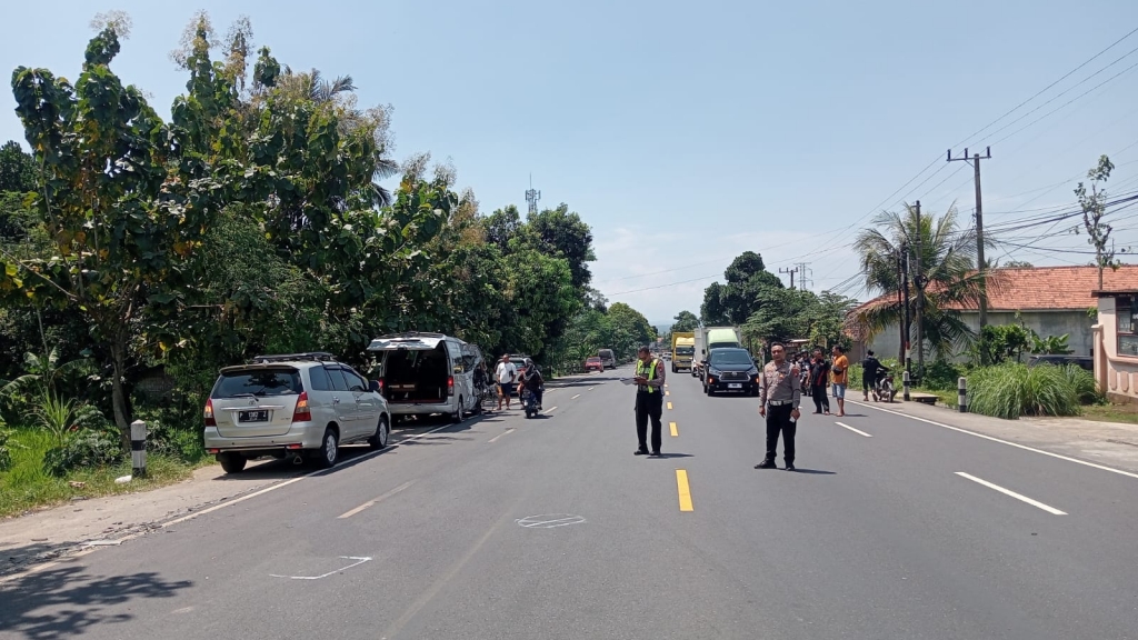 Mobil Jenazah Tabrakan Keras dengan Hiace di Probolinggo, Dua Orang Luka