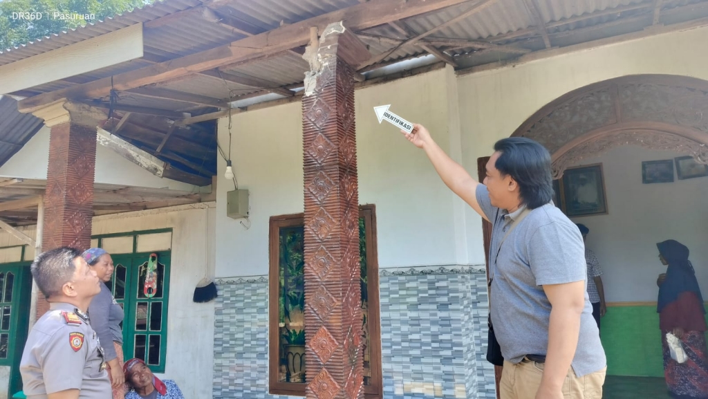Orang Tak Dikenal Lempari Rumah Warga Pasuruan dengan Bondet, Satu Penghuni Luka