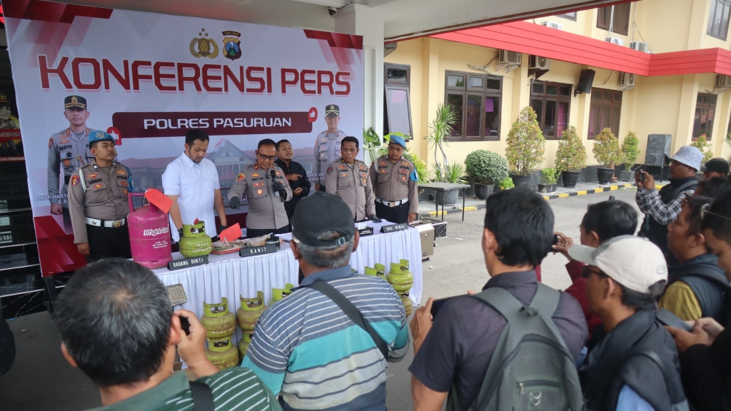 Polres Pasuruan Bongkar Pengoplosan LPG Beromset Puluhan Juta, Dua Orang Dijadikan Tersangka 