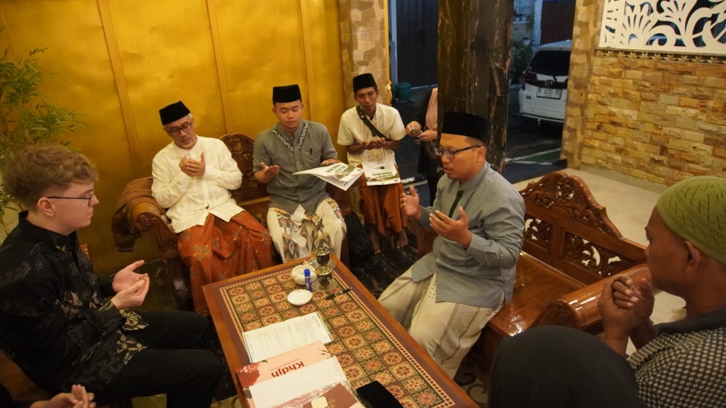 Kisah Turis Swedia Memeluk Islam saat Liburan di Probolinggo