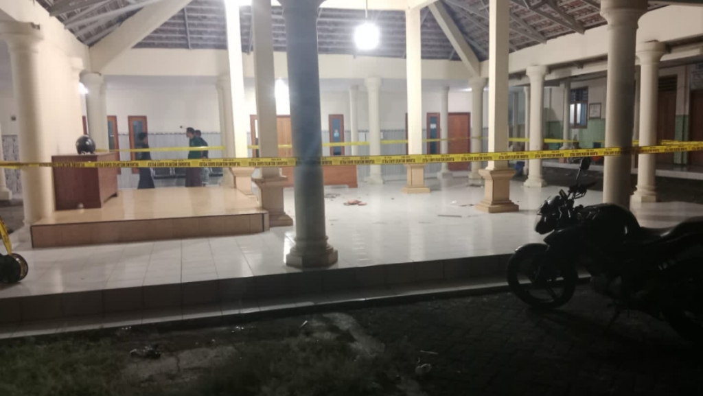 Balai Desa Pasrepan Pasuruan Diobrak-abrik OTK, Foto Presiden dan Wapres Rusak