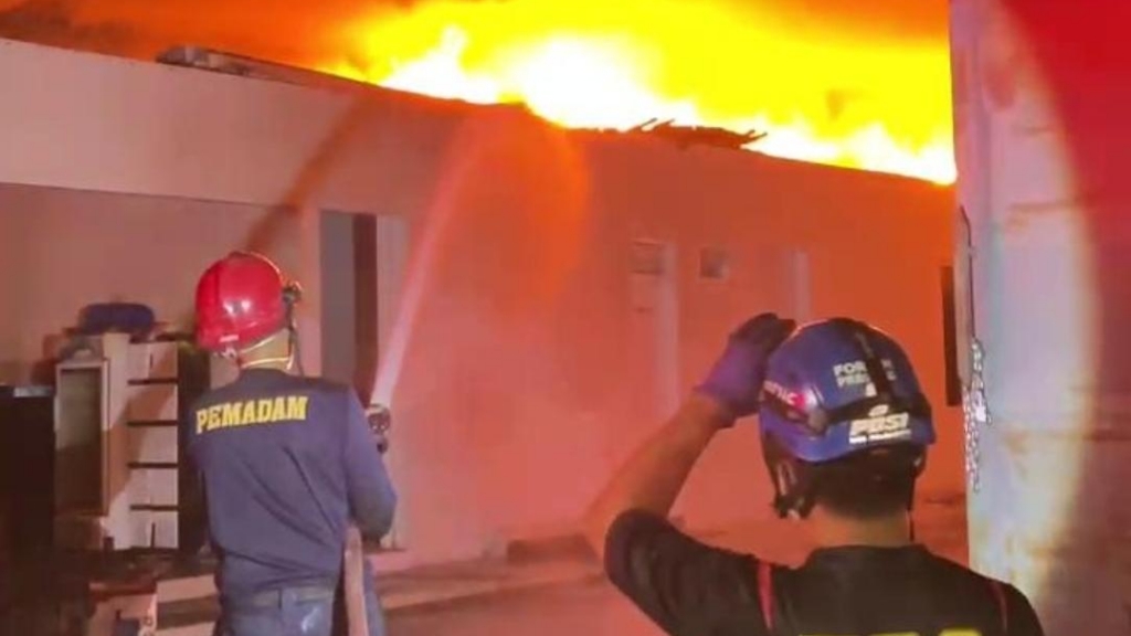 Kandang Berisi Puluhan Ribu Ayam di Mojokerto Terbakar