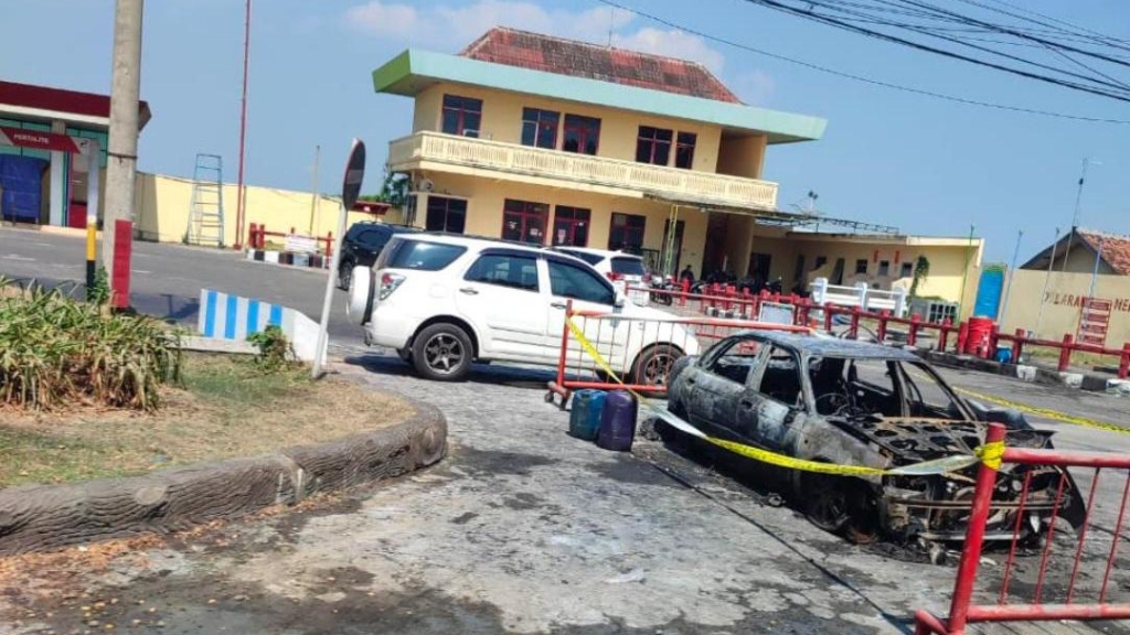 Polisi Temukan 8 Jeriken Pertalite di Mobil yang Terbakar di SPBU Kraksaan 