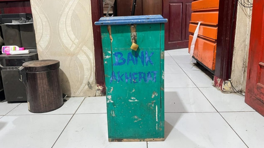 Pria Tanpa Identitas Dihajar Warga Nguling Pasuruan Diduga Congkel Kotak Amal Masjid 