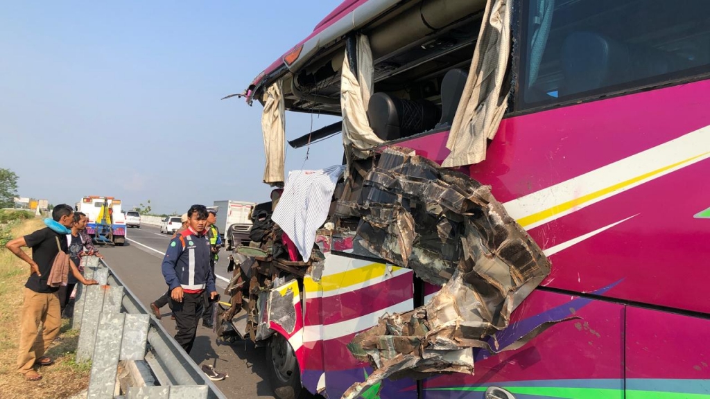 Identitas Korban Meninggal dan Luka Bus Tiara Mas Tabrak Truk di Tol Paspro
