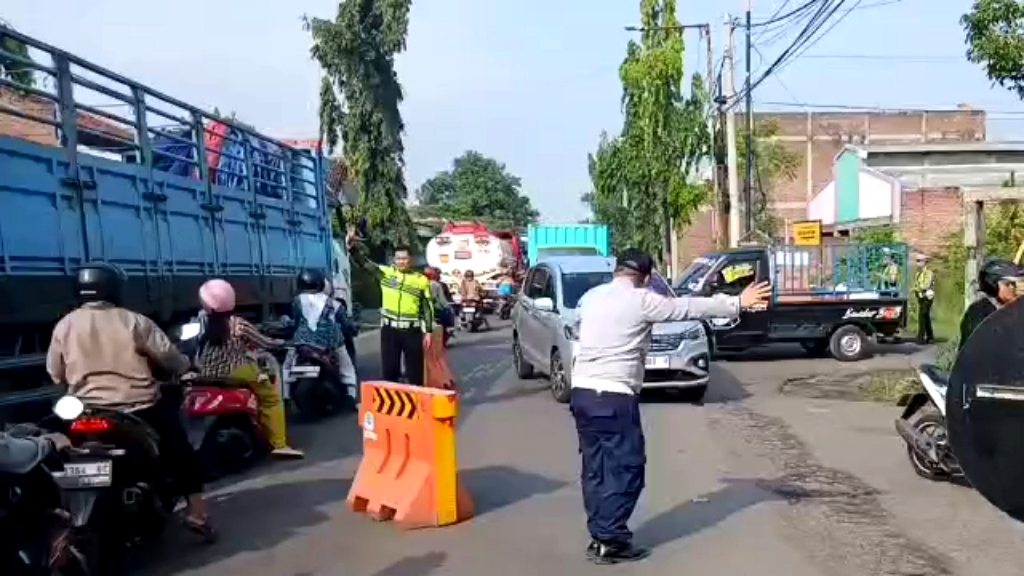 Truk-truk Besar yang Lewat JLS Kota Pasuruan akan Dialihkan ke Tol 