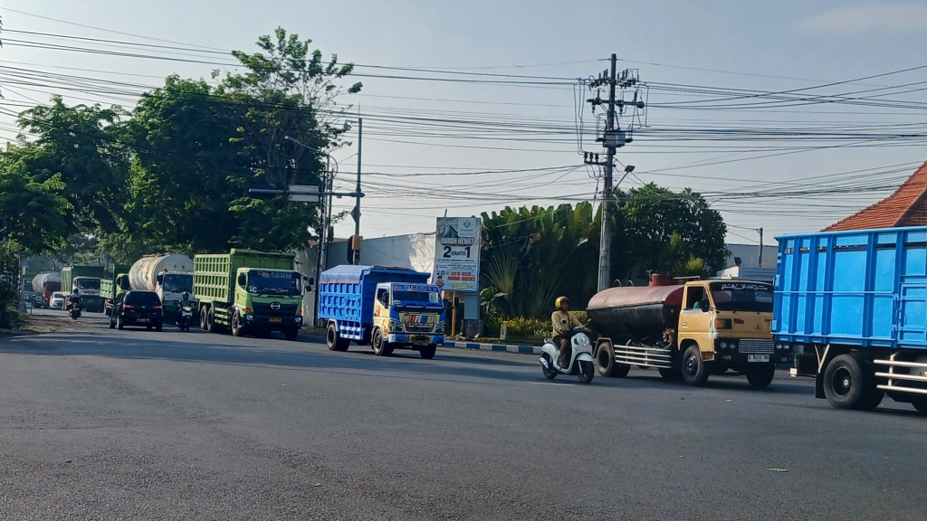 Truk Besar Dilarang Lewat Jalur Lingkar Selatan Pasuruan!