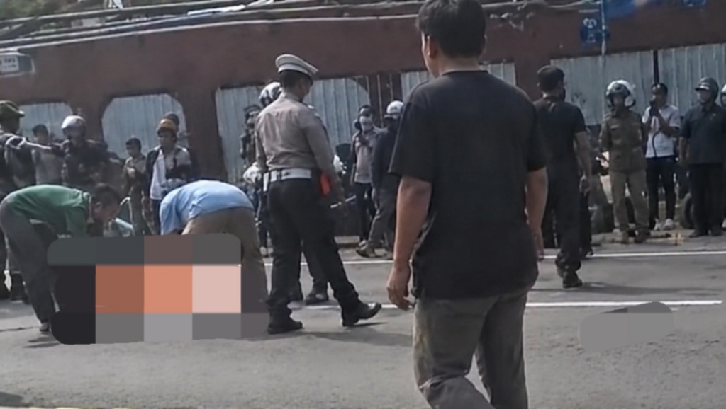 Motor Tabrak Truk di Jalur Pantura Pasuruan, Pengendara Tewas, Penumpang Luka Parah