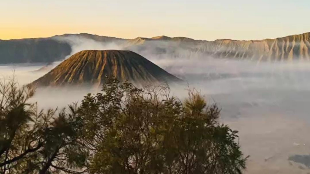 Kunjungan Wisata Gunung Bromo Didominasi Lewat Malang di Akhir Pekan, Ini Sebabnya