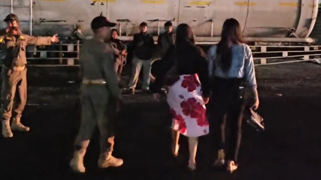 Satpol PP Kota Probolinggo Amankan 11 Perempuan Pemandu Lagu, Langsung Dites HIV/AIDS 