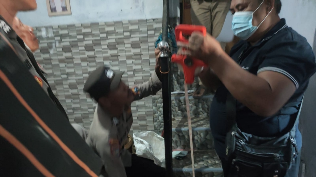IRT Meninggal Tak Wajar Dalam Rumah Diduga Gantung Diri, Keluarga Tolak Autopsi