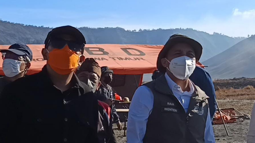 Menhut Minta Semua Pihak Tak Berspekulasi Penyebab Kebakaran Bromo, Fokus Pemadaman
