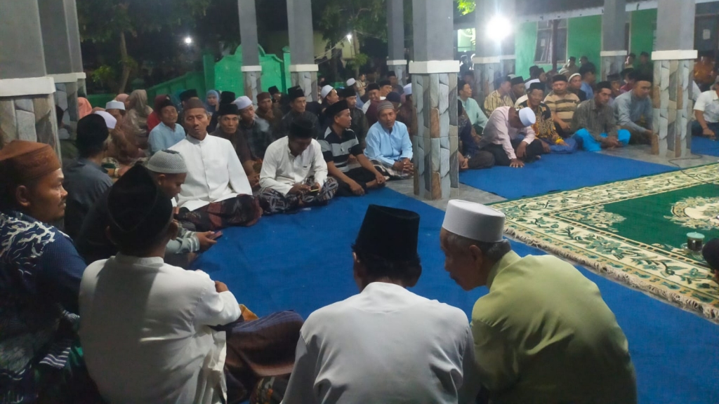 Tertangkap Basah Sekamar dengan Istri Orang, Kades Rejoso Kidul Dituntut Segera Mundur