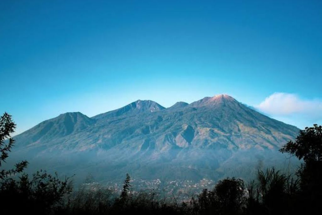 Jalur Pandakian Arjuno-Welirang Masih Ditutup karena Cuaca Ekstrem 