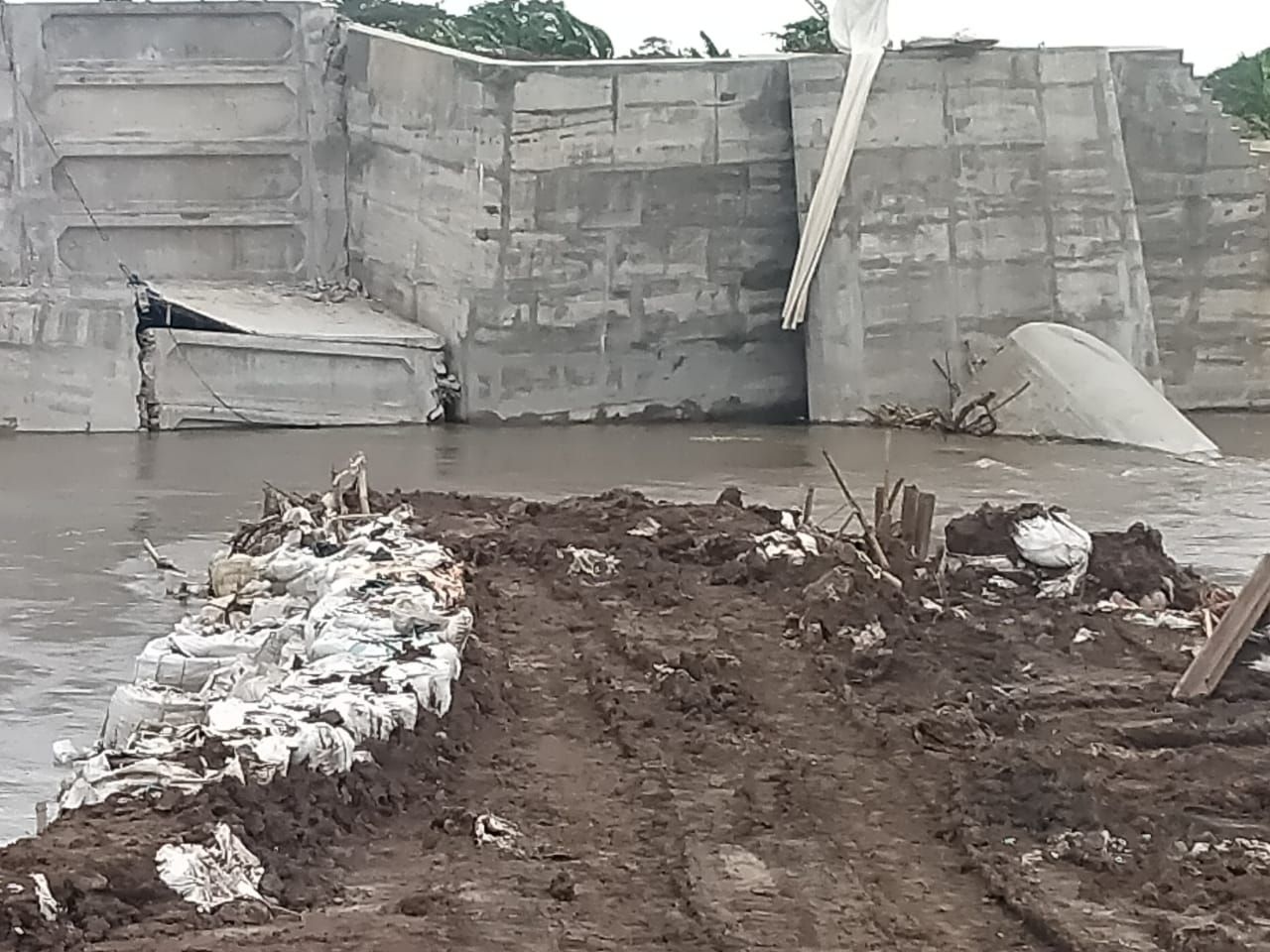 Proyek Dam Pemprov Jatim Senilai Rp 15 M di Jember Ambrol Sebelum Serah Terima