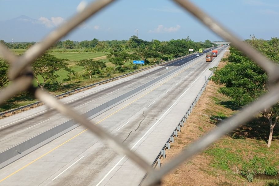 Sopir Microsleep, Truk Tabrak Truk Tronton di Tol Paspro, Kernet Tewas