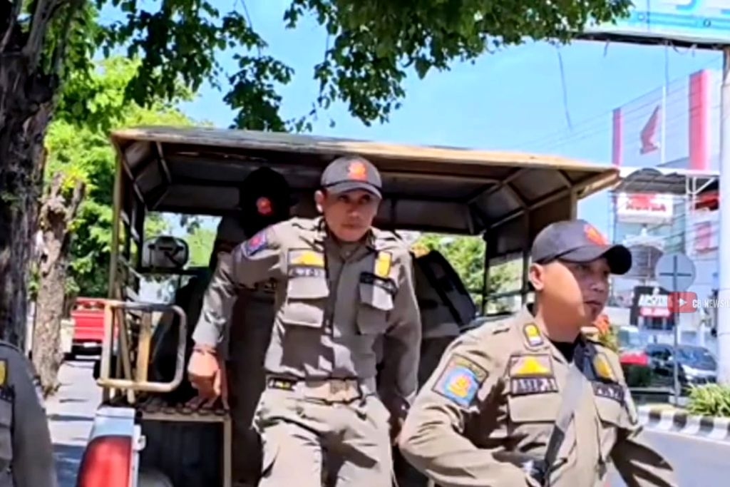 Satpol PP Kota Probolinggo Tertibkan Dua Lokasi Hiburan, 11 Orang Diamankan