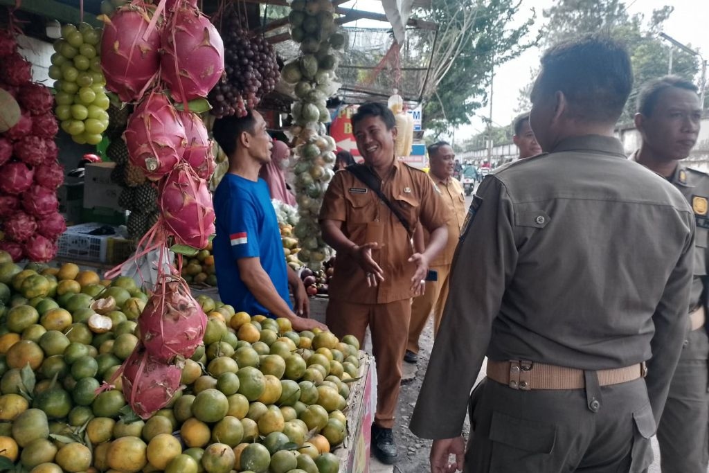 PKL Bandel di Jalan Slamet Riyadi Kota Probolinggo Di-SP II