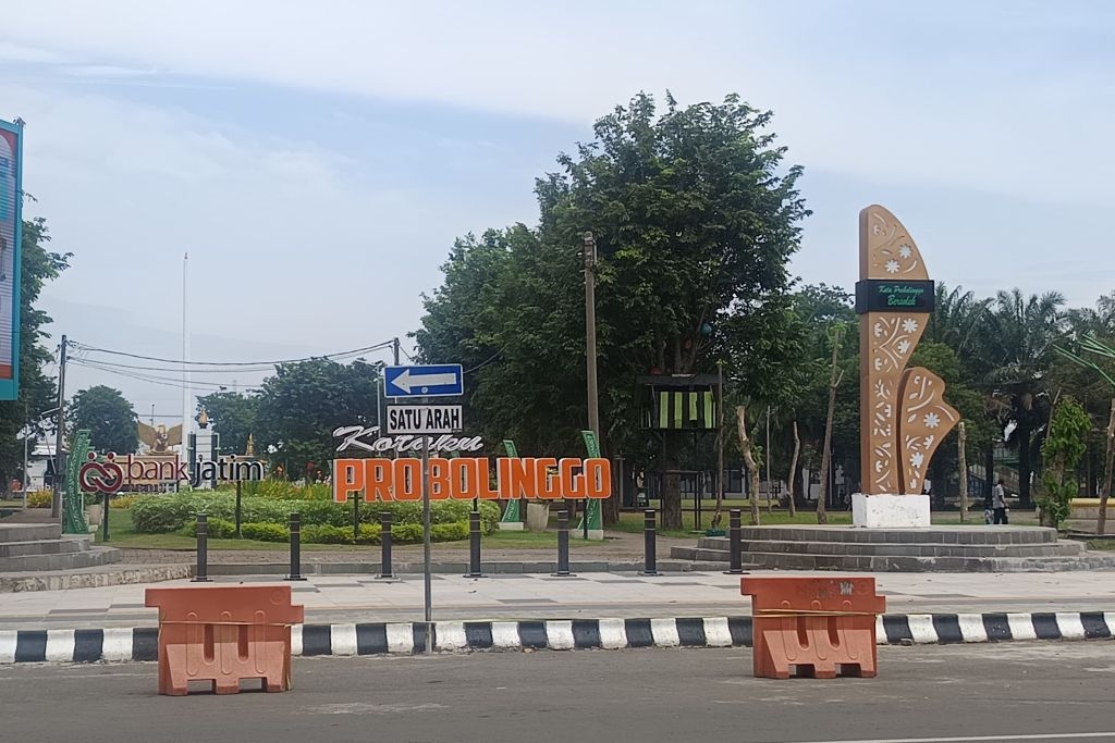 Satpol PP Ingatkan PKL Tidak Kembali Jualan di Alun-alun Probolinggo Setelah Renovasi