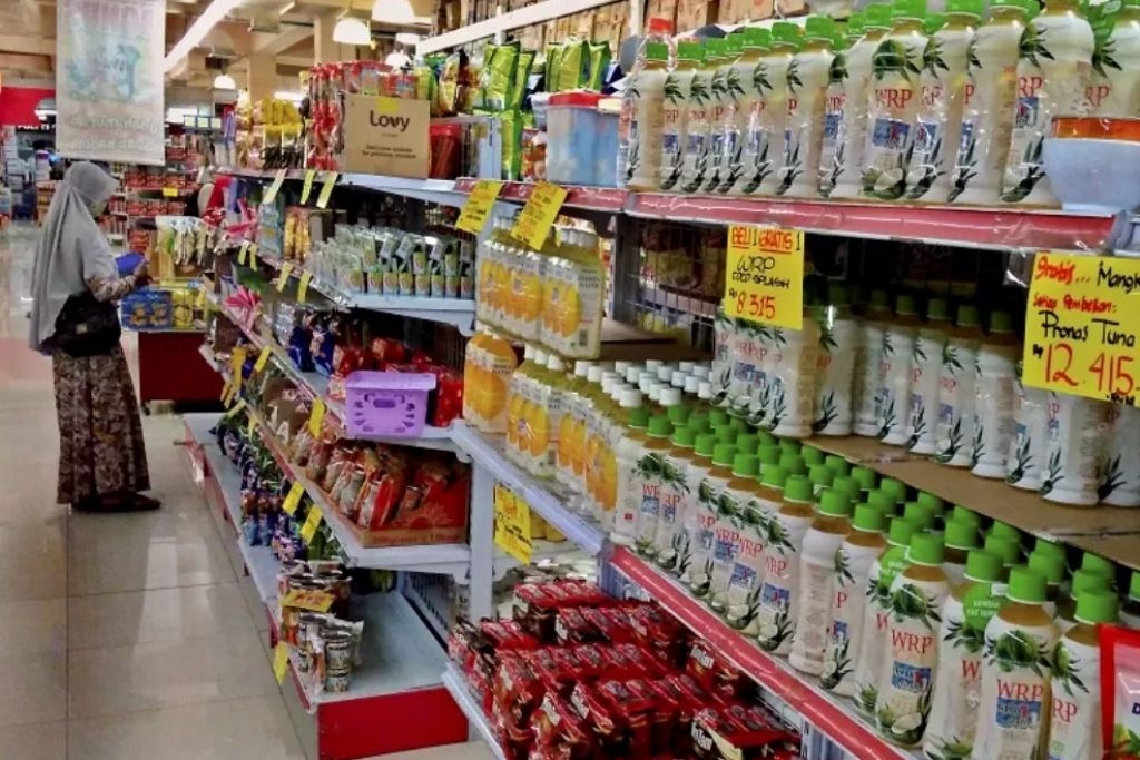 Banyak Warga Kota Pasuruan Belum Tahu Larangan Tas Kresek di Ritel Modern, Bingung Saat Belanja