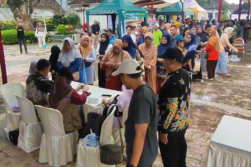 Khofifah Sebut Pasar Murah Instrumen Jaga Daya Beli Selama Ramadan
