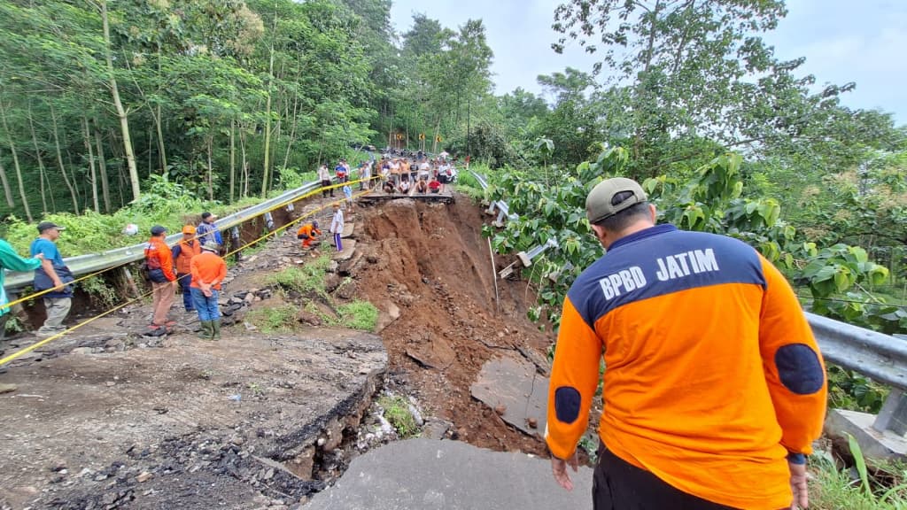 Jembatan Akses ke Air Terjun Madakaripura Ambruk, Pemkab Probolinggo Siapkan Jalur Alternatif