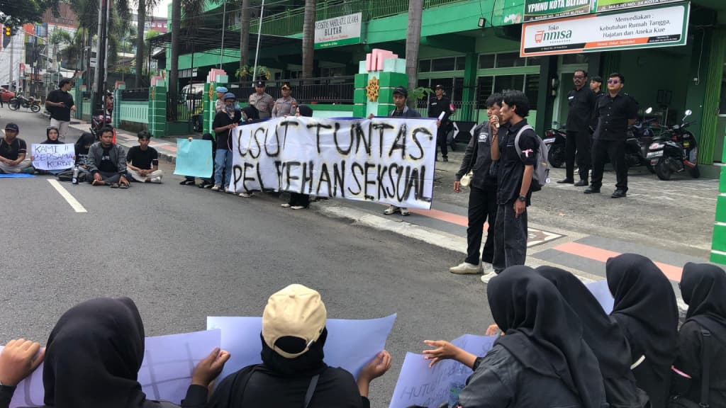 Mahasiswa UNU Blitar Unjuk Rasa Desak Pemecatan Dosen yang Melakukan Pelecehan Seksual