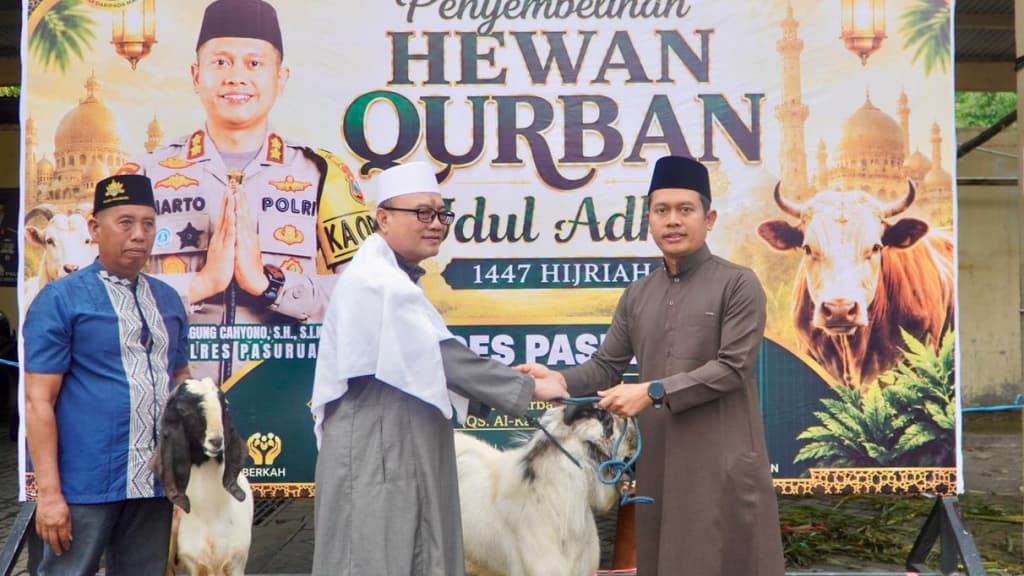 Polres Pasuruan Salurkan 73 Hewan Kurban ke Masyarakat 