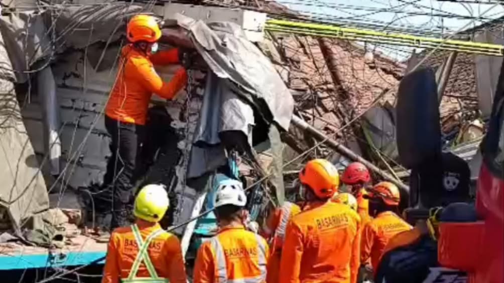 Korban Tewas Kecelakaan Beruntun 7 Kendaraan di Pasuruan 2 Sopir Truk dan Suami-istri