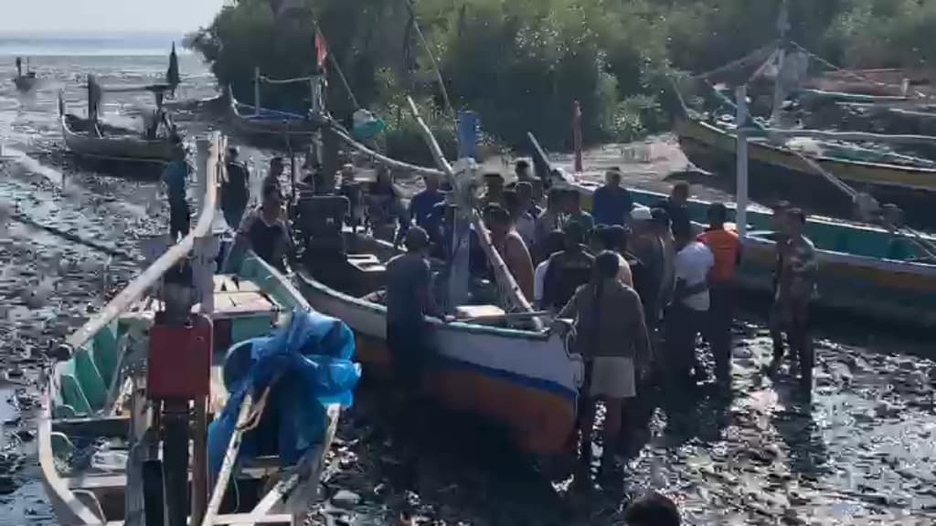 Nelayan Pasuruan yang Hilang Usai Perahunya Diterjang Ombak Ditemukan Meninggal