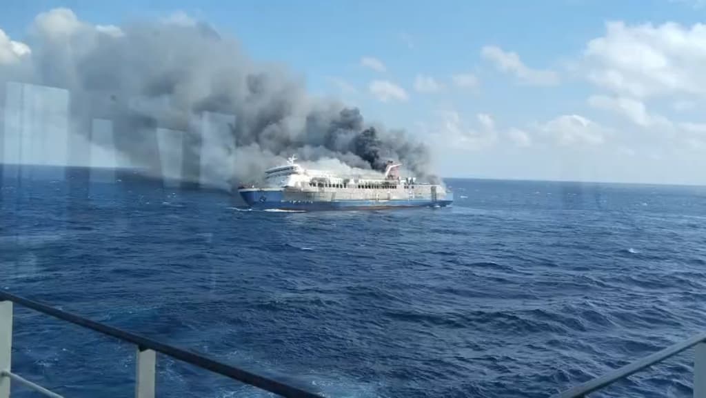 KMP Mutiara Sentosa 2 Terbakar di Perairan Sumenep, Ratusan Penumpang Selamat, 4 Meninggal Dunia