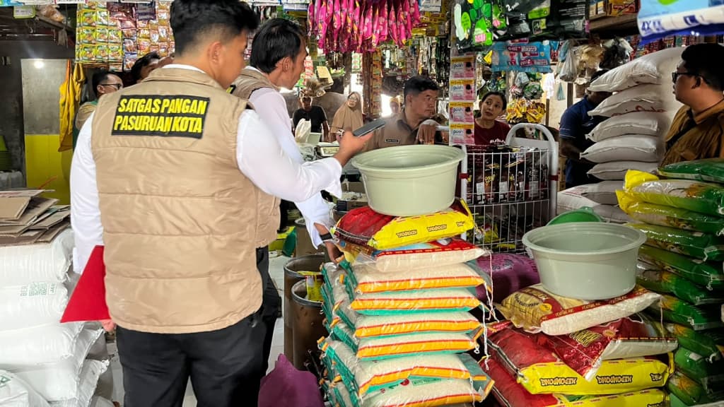 Bulog Pasok 20 Ton Beras SPHP ke 4 Pasar Utama di Kota Pasuruan 
