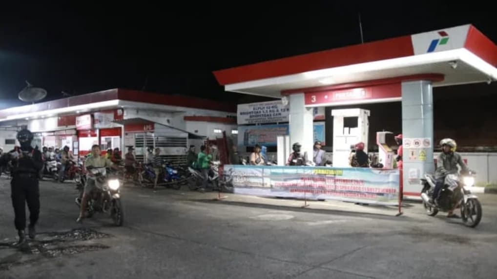 Pemkab Jember Terapkan WFH Imbas Antrean Panjang di Seluruh SPBU