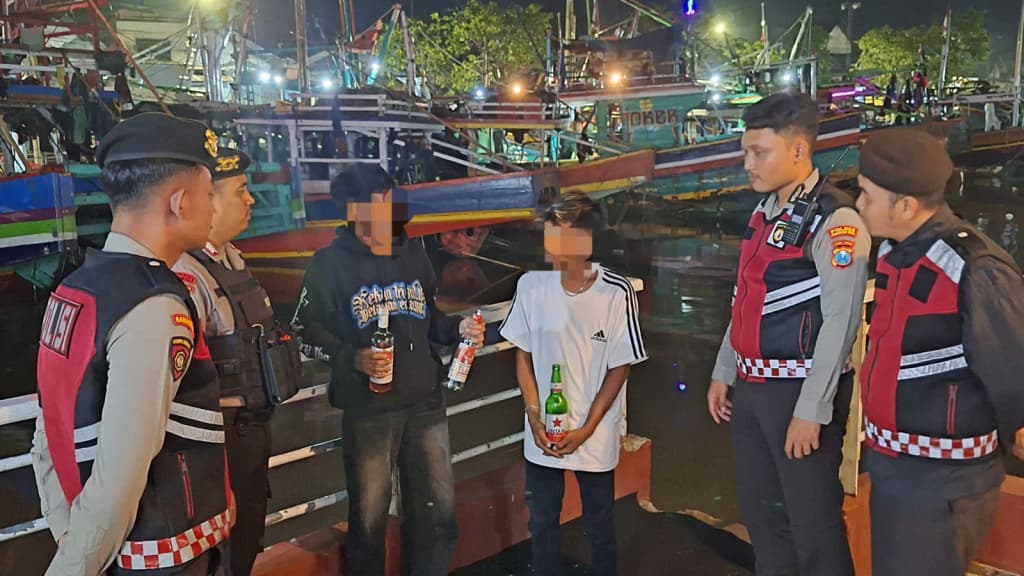 Polisi Amankan Dua Remaja Mabuk di Pelabuhan Pasuruan