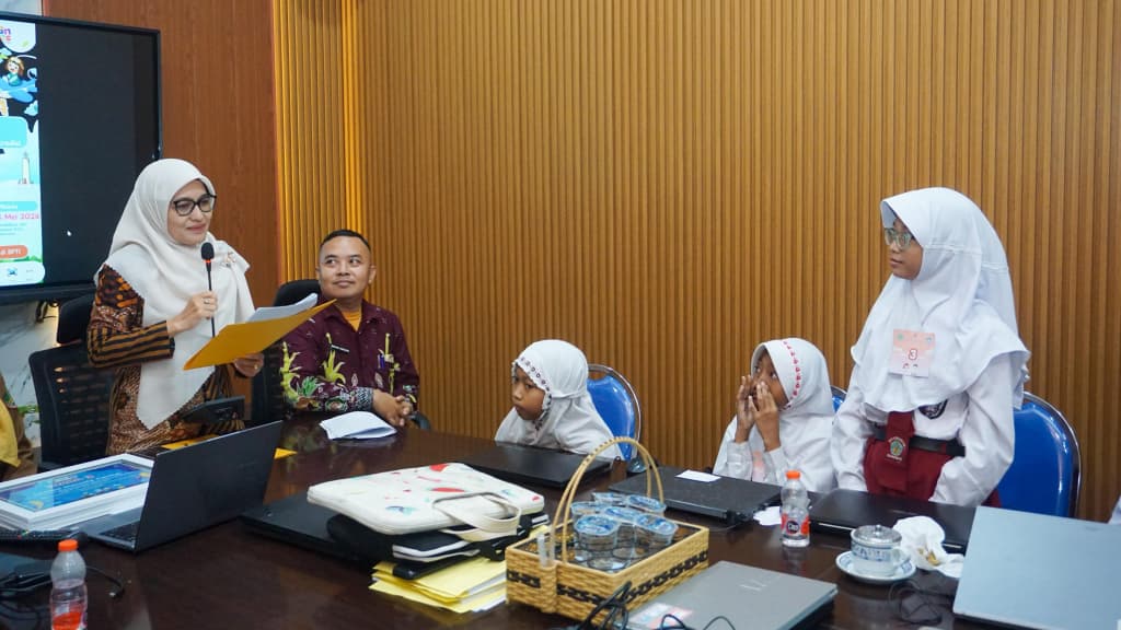 Pemkot Pasuruan Gelar Lomba Seni dan Sastra Tingkat SD, Bunda Ani Jadi Juri