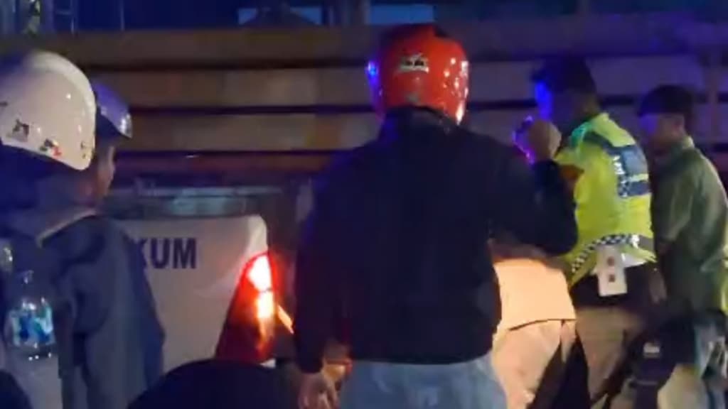 Pemotor Jatuh Terbentur Ban Serep Lepas Lalu Tewas Terlindas Truk di Jalur Surabaya-Malang