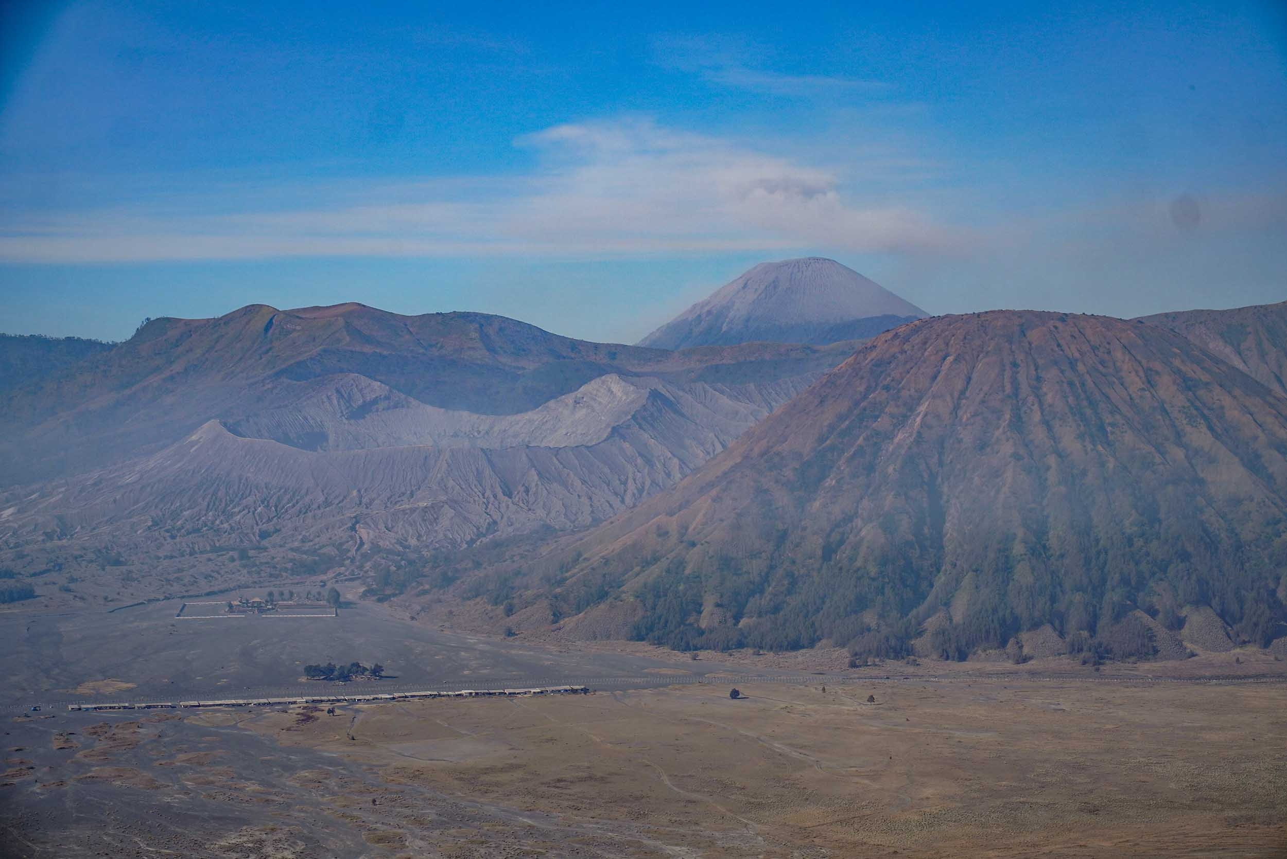 Karhutla TNBTS Padam: Puncak Seruni Point Dibuka, Jembatan Kaca Siap Beroperasi Lagi