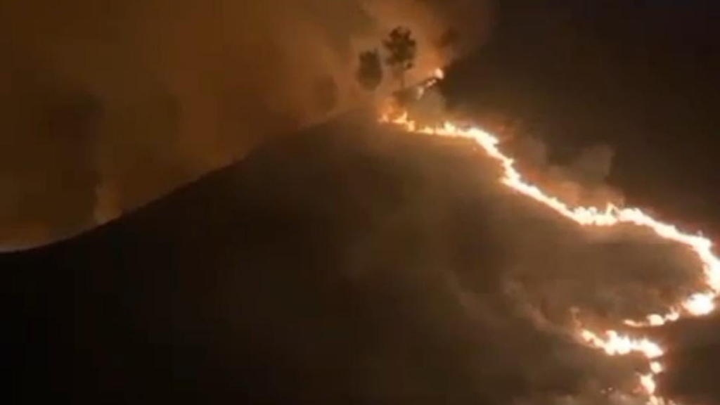 Sabana Bromo Kembali Terbakar, Pintu Wisata Via Malang Sementara Ditutup