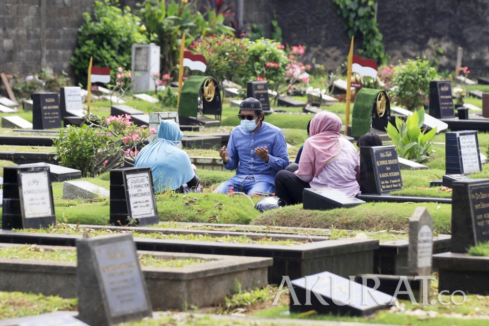 Jelang Ramadan, Ini Tata Cara dan Doa Ziarah Kubur