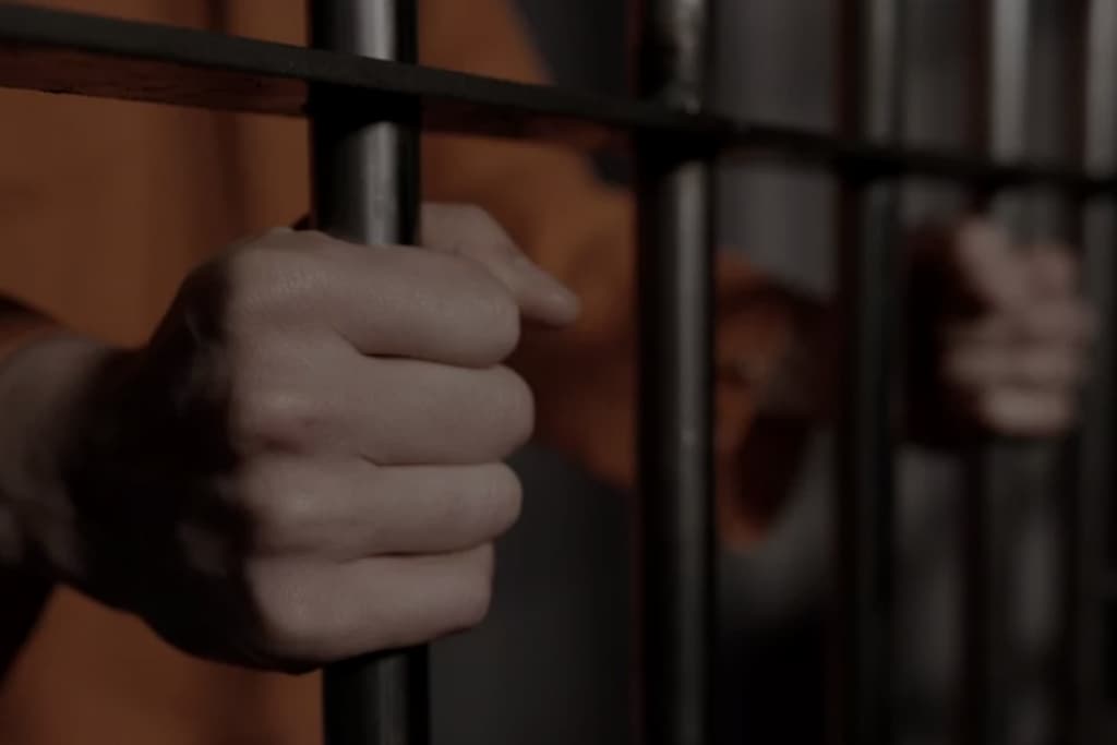 Pengedar Sabu-sabu Asal Prigen Pasuruan Dibekuk Saat Sembunyi di Kandang Kambing