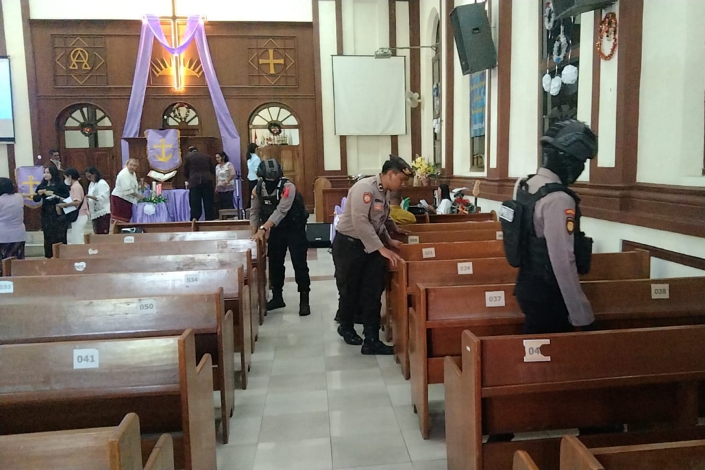 Polres Pasuruan Kota Sterilisasi 17 Gereja Jelang Natal