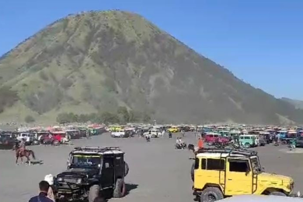 Gunung Bromo Dibanjiri Wisatawan Selama Long Weekend Waisak