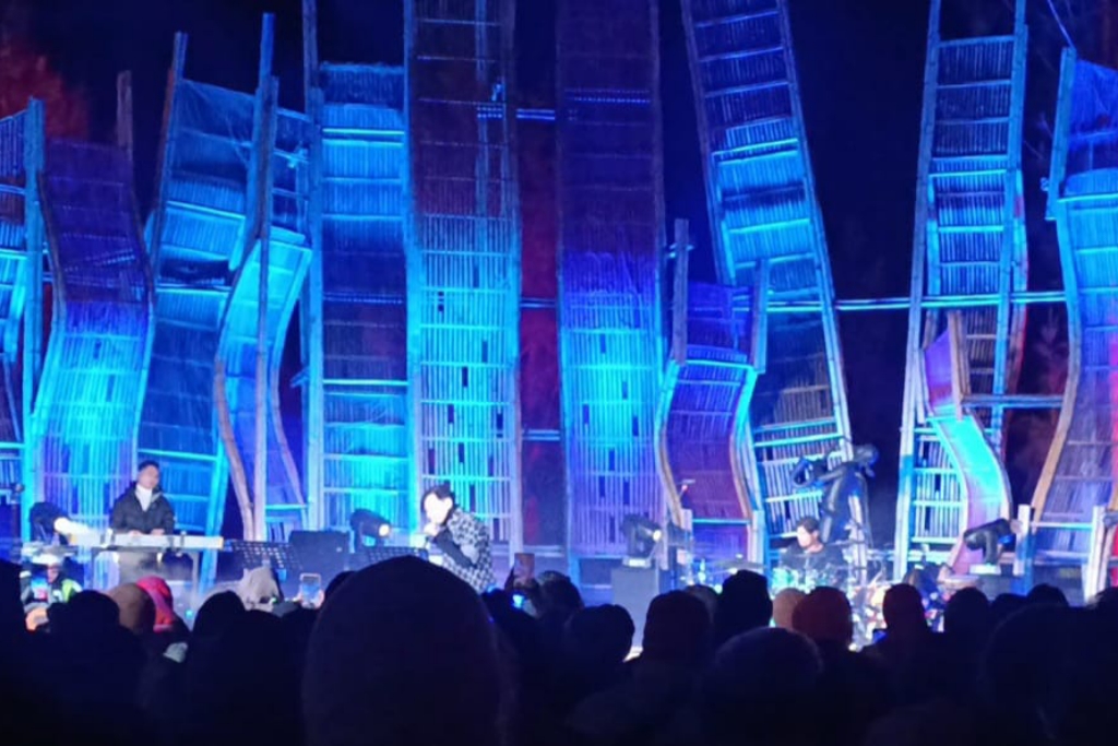 Gigi Jazz Project Guncang Penonton Jazz Gunung Bromo 2024