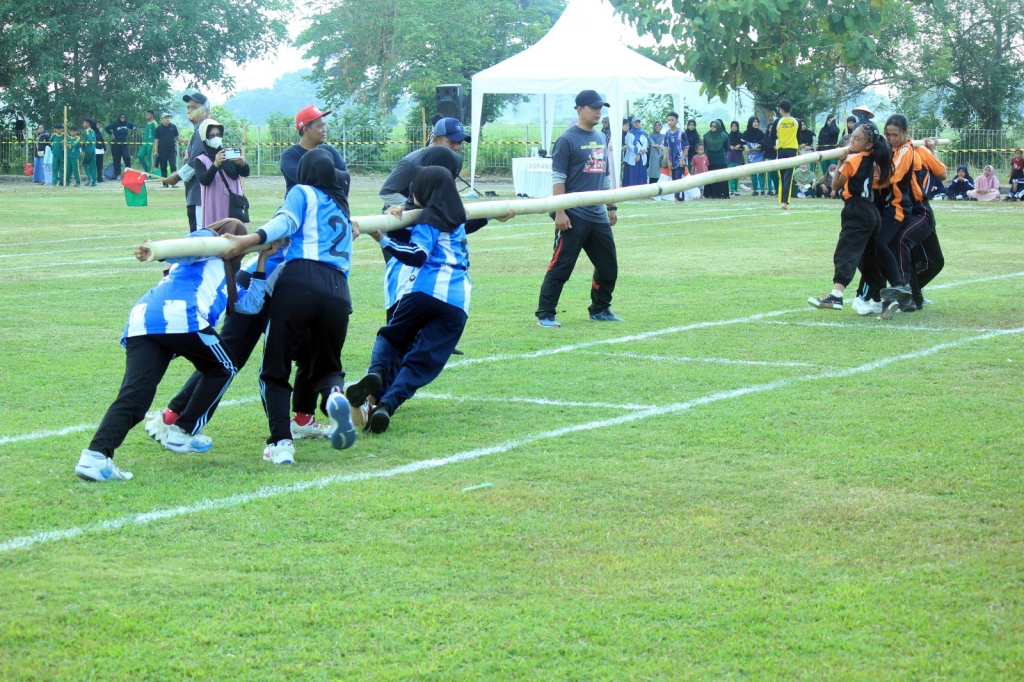 Olahraga Tradisional Dilestarikan di Kota Pasuruan, 400 Anak Ikut Lomba Egrang hingga Tarik Bambu
