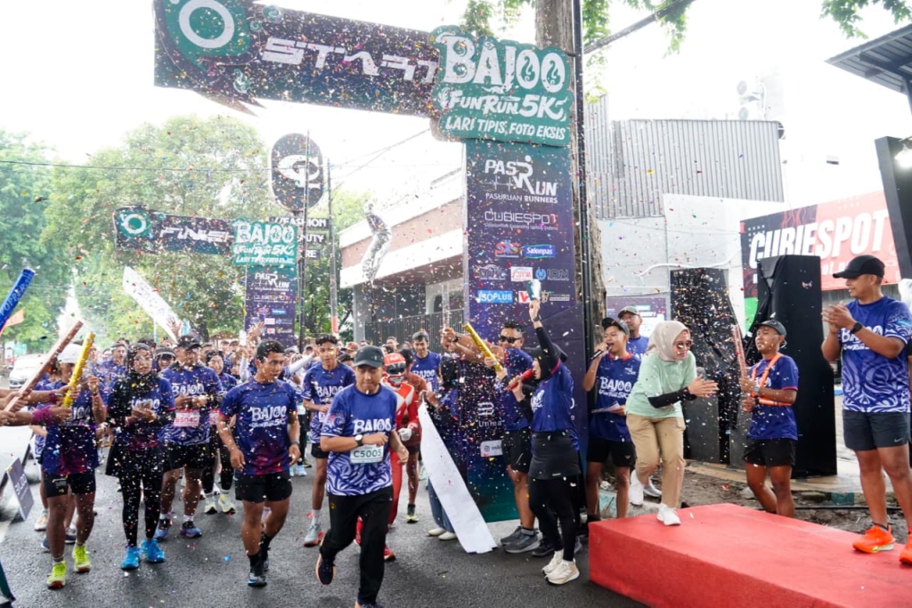 "Lari Tipis, Foto Eksis" Wali Kota Pasuruan Gelorakan Semangat Hidup Sehat di Grand Opening Bajoo Apparel