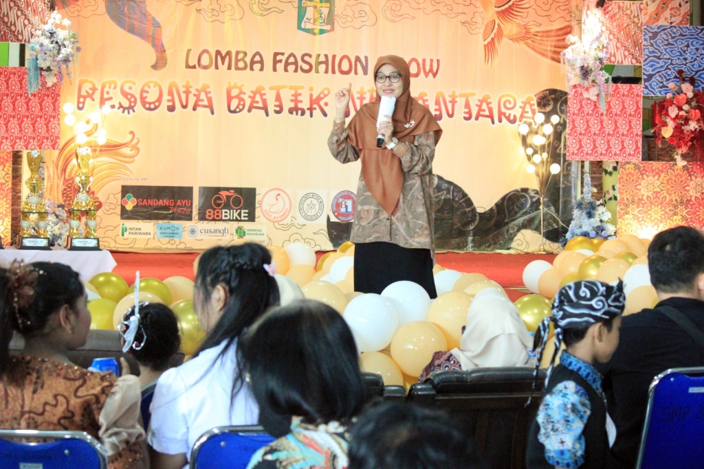 Ratusan Anak PAUD-SD Kota Pasuruan Ikuti Lomba Fashion Show "Pesona Batik Nusantara"